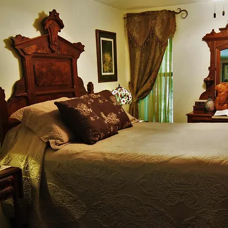 Benton Place Inn Eureka Springs Room photo
